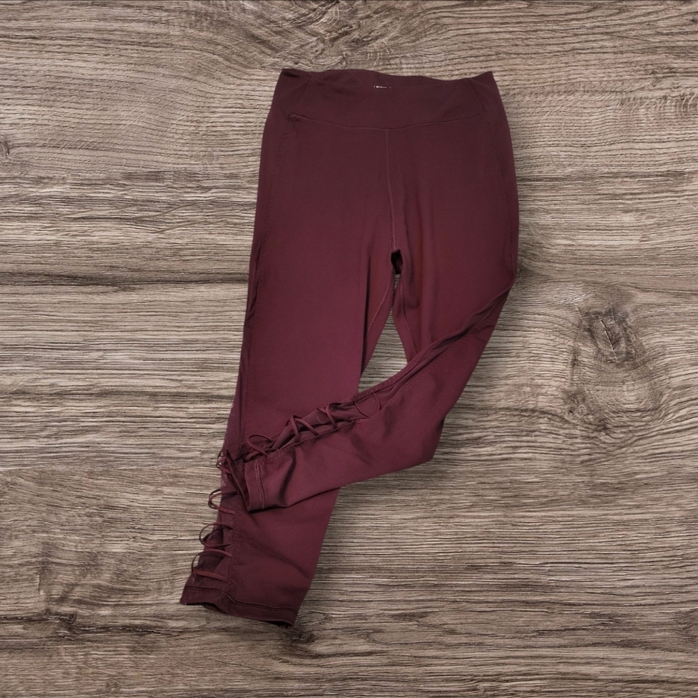 CLEARANCE! Victoria's Secret Burgundy Leggings, Large, Cute Leg Detail, Like New - Picture 5 of 6